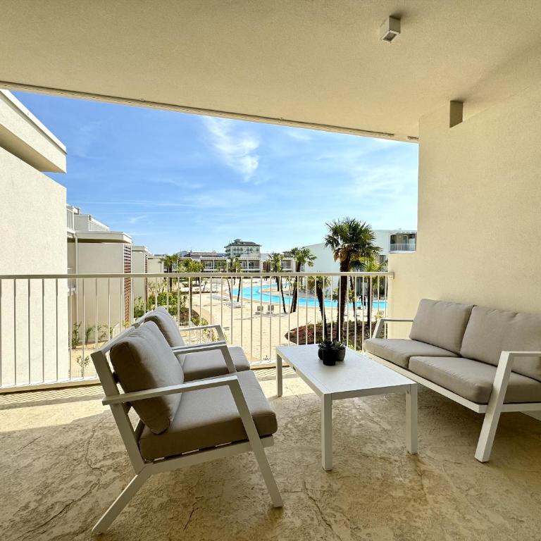 Residence Wave Island - Carraro Immobiliare - Family Apartments - Appartamento con 2 Camere da Letto e Vista Piscina - 23