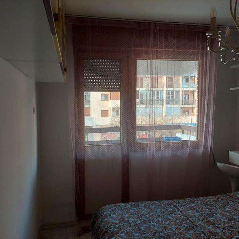 Modern 1-bedroom condo with free parking & fast WiFi - One-Bedroom Apartment - 5