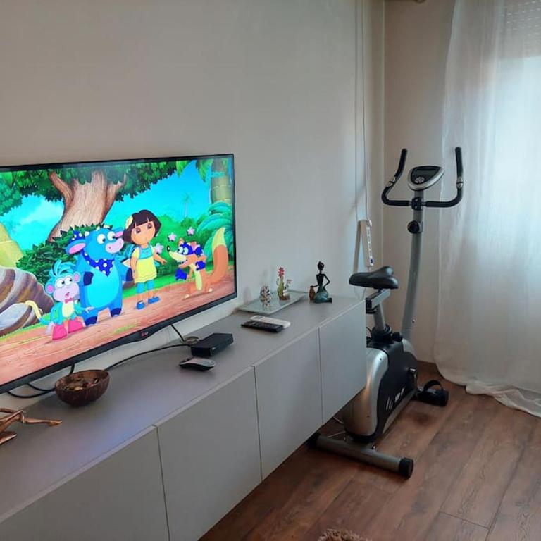 Modern 1-bedroom condo with free parking & fast WiFi - One-Bedroom Apartment - 7