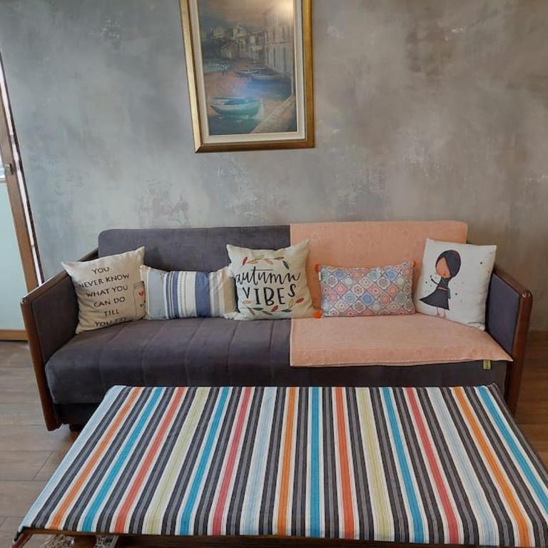 Modern 1-bedroom condo with free parking & fast WiFi - One-Bedroom Apartment - 12