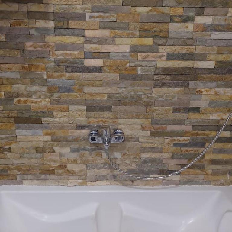 Modern 1-bedroom condo with free parking & fast WiFi - One-Bedroom Apartment - 24