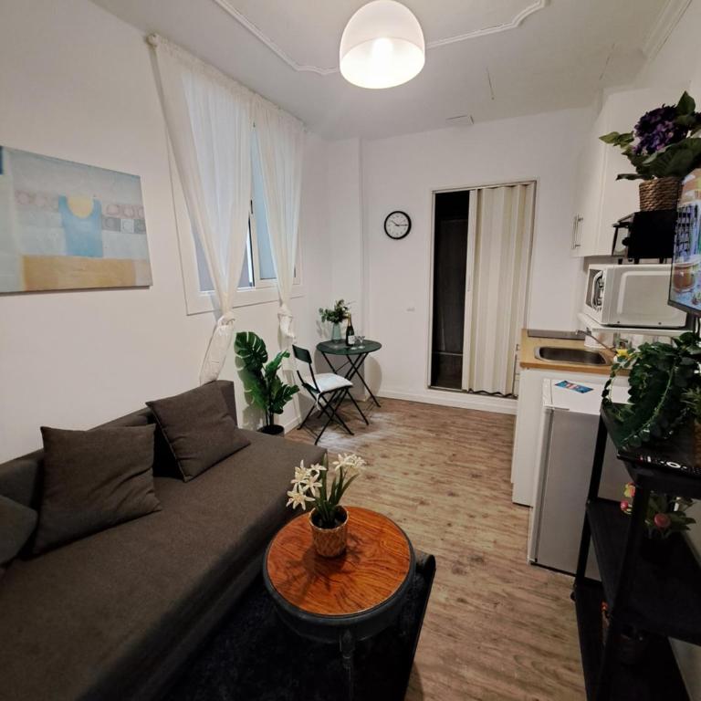 Barcelona Central Apartments - Studio - 4