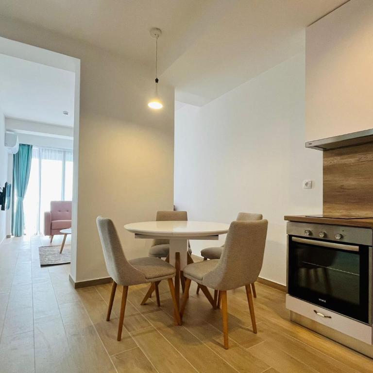 Rafailovici Beachfront Apartment - Apartman s 1 Spavaćom Sobom, Balkonom i Pogledom na More - 7