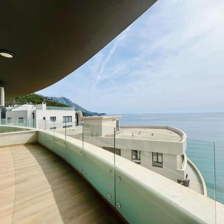 Rafailovici Beachfront Apartment - Apartman s 1 Spavaćom Sobom, Balkonom i Pogledom na More - 3