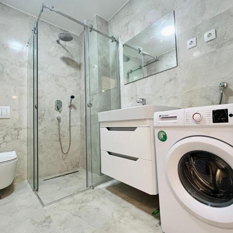 Rafailovici Beachfront Apartment - Apartman s 1 Spavaćom Sobom, Balkonom i Pogledom na More - 4