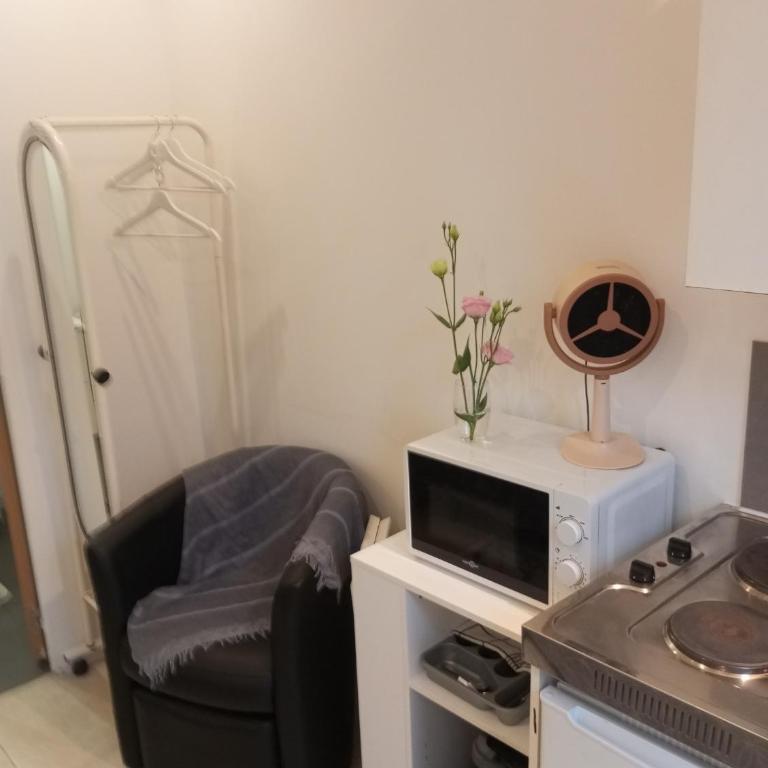 Studio de 14m2 dans une maison - Casa con 1 dormitorio - 18