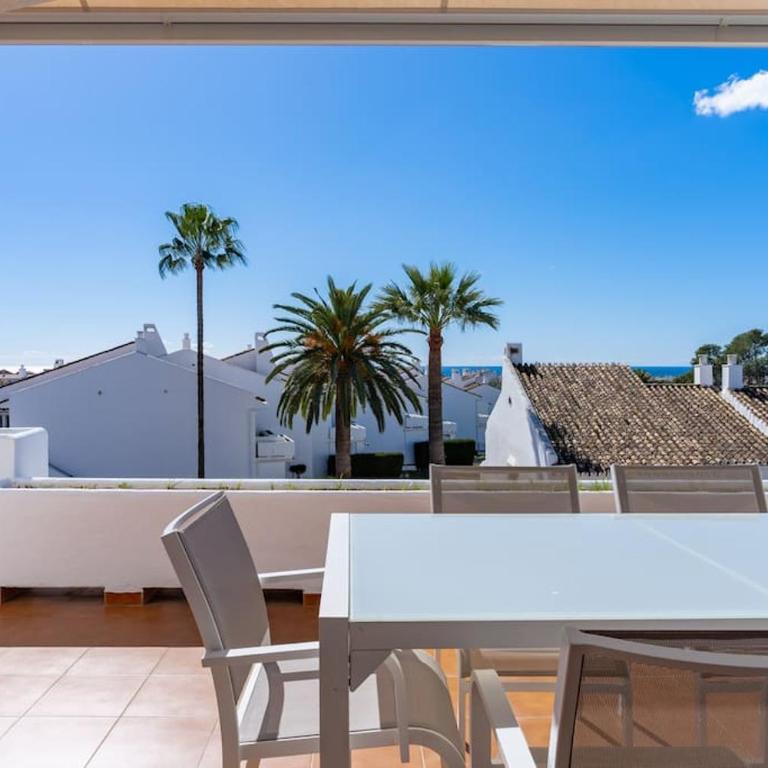 Central apartment in Nueva Andalucia with an amazing view - One-Bedroom Apartment - 1