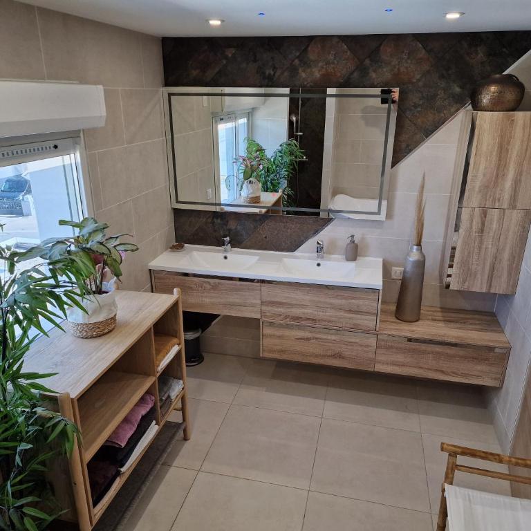 Marina Exceptionnelle - 8 pers - 120 m2 vue mer - Suites Parentales - Cinéma - Ponton - Villa - 20