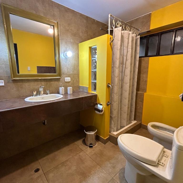 Habitaciones La Casona - Family Room with Private Bathroom - 2