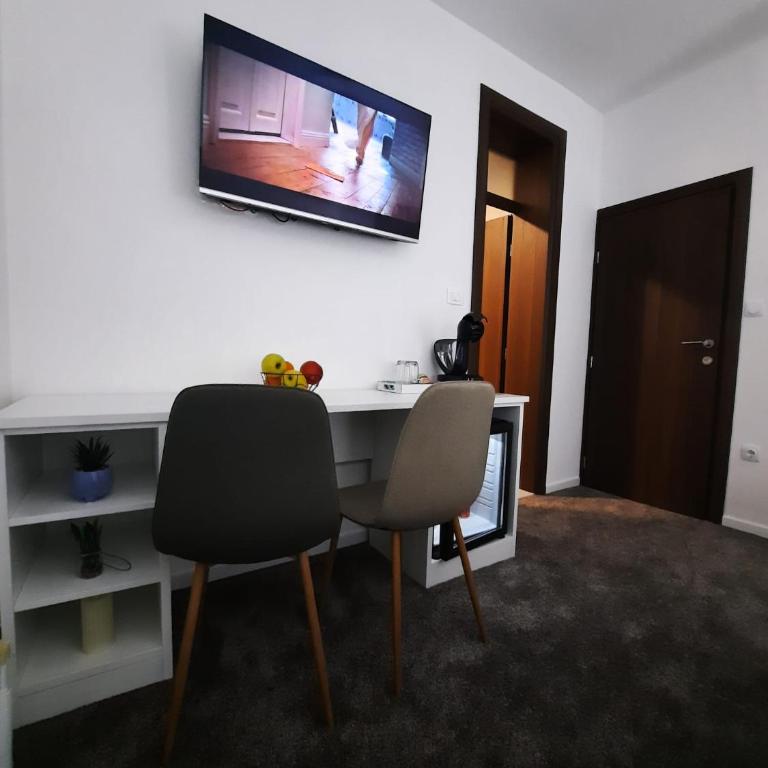 Apartments Miš - Deluks Dvokrevetna Soba sa Bračnim Krevetom - 1