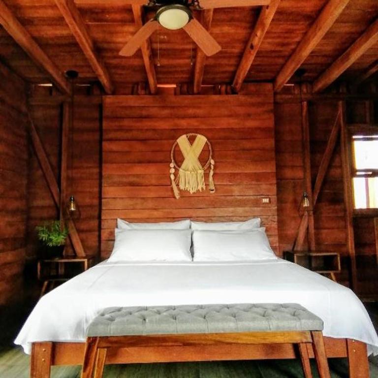Ecoco Holbox - EcoChic - Cabañas de Madera - Holbox Retreat - Habitación con cama extragrande y balcón - 8
