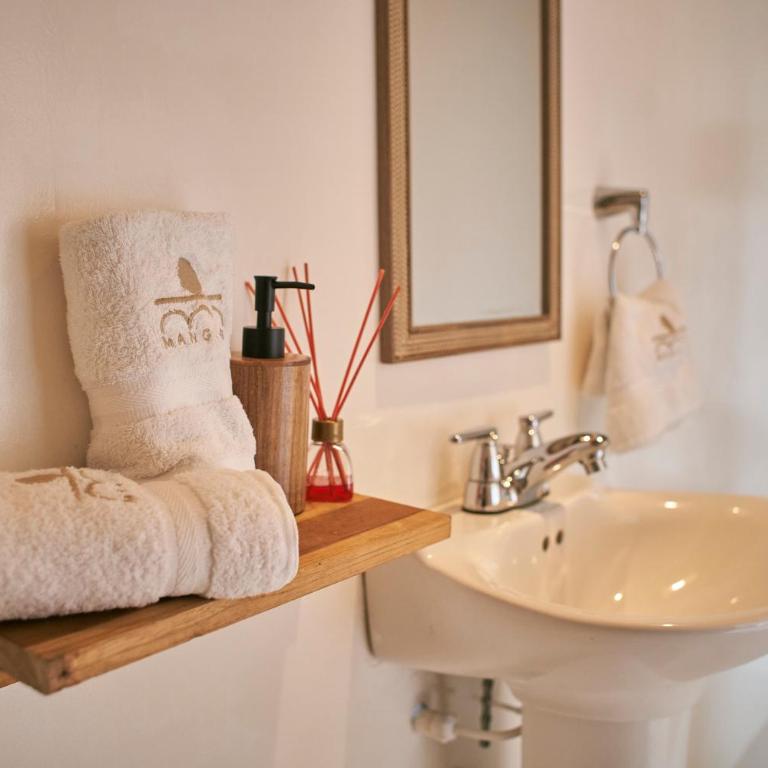 Mangata Beach - Double Room with Private Bathroom - 4