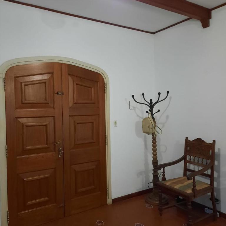 Casa amplia para 5 personas y cochera, a pasos del centro - Casa de 2 dormitorios - 5