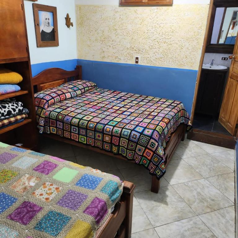 Hotel Atenas Jericó - Habitación Doble con baño privado - 1 o 2 camas - 3