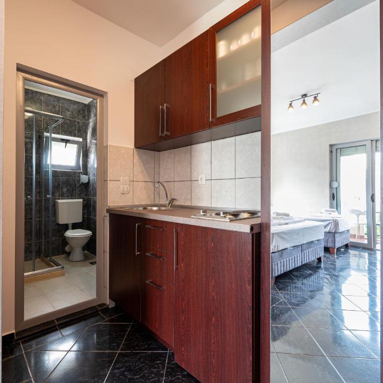 Delfin Apartments - Standardni Trokrevetni Studio - 4