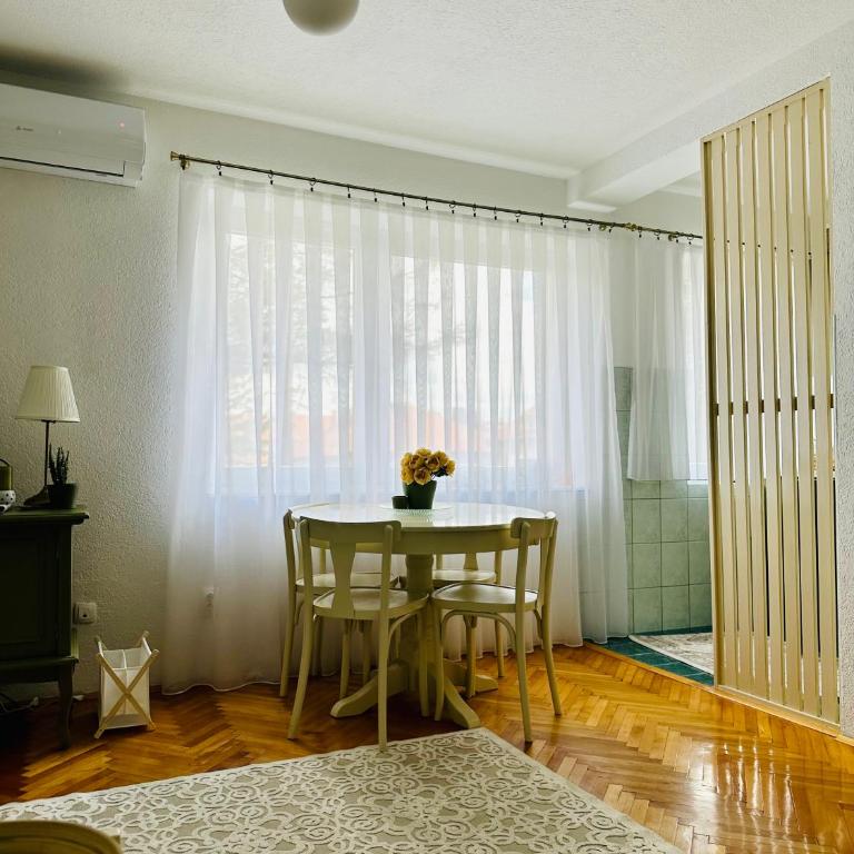 Cozy Suite Apartment - One-Bedroom Apartment - 14