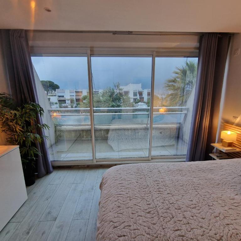 Marina Exceptionnelle - 8 pers - 120 m2 vue mer - Suites Parentales - Cinéma - Ponton - Villa - 35