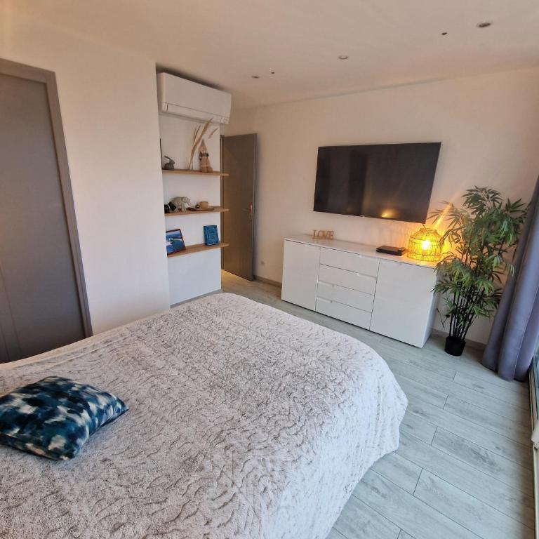 Marina Exceptionnelle - 8 pers - 120 m2 vue mer - Suites Parentales - Cinéma - Ponton - Villa - 8