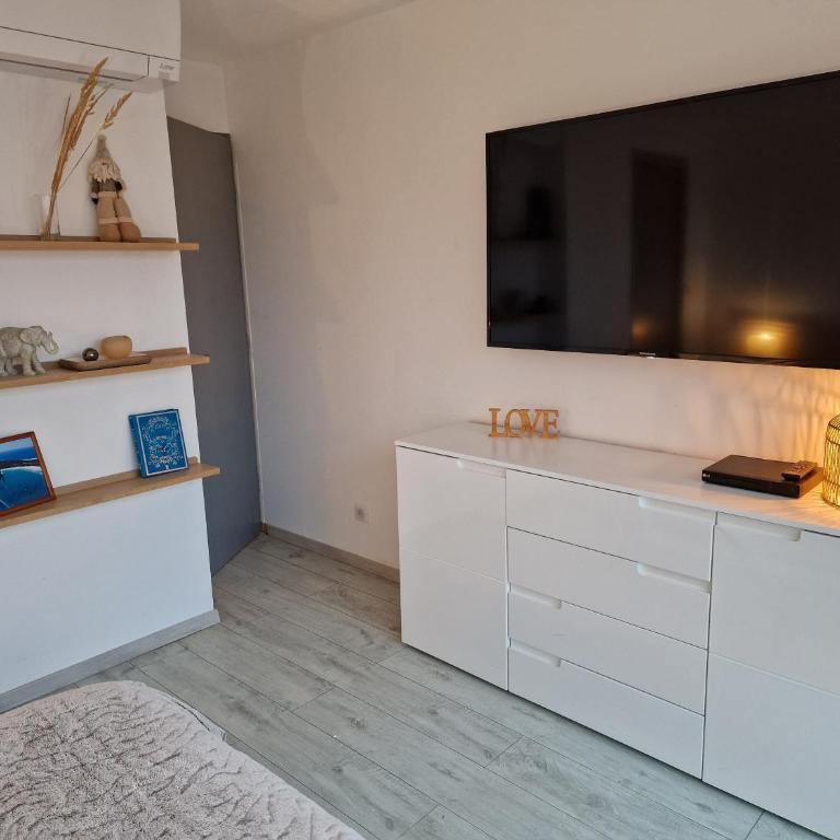 Marina Exceptionnelle - 8 pers - 120 m2 vue mer - Suites Parentales - Cinéma - Ponton - Villa - 61