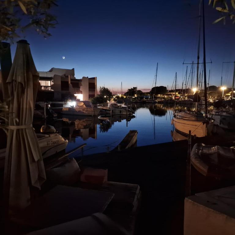 Marina Exceptionnelle - 8 pers - 120 m2 vue mer - Suites Parentales - Cinéma - Ponton - Villa - 55