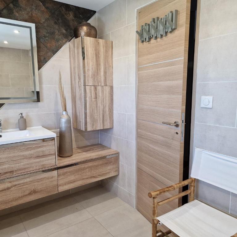 Marina Exceptionnelle - 8 pers - 120 m2 vue mer - Suites Parentales - Cinéma - Ponton - Villa - 39