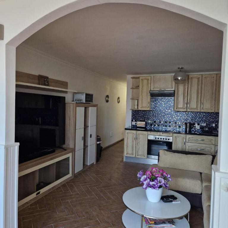 2-Bed Apt Sleeps 4 Steps out on to the Pool - Apartamento - 7