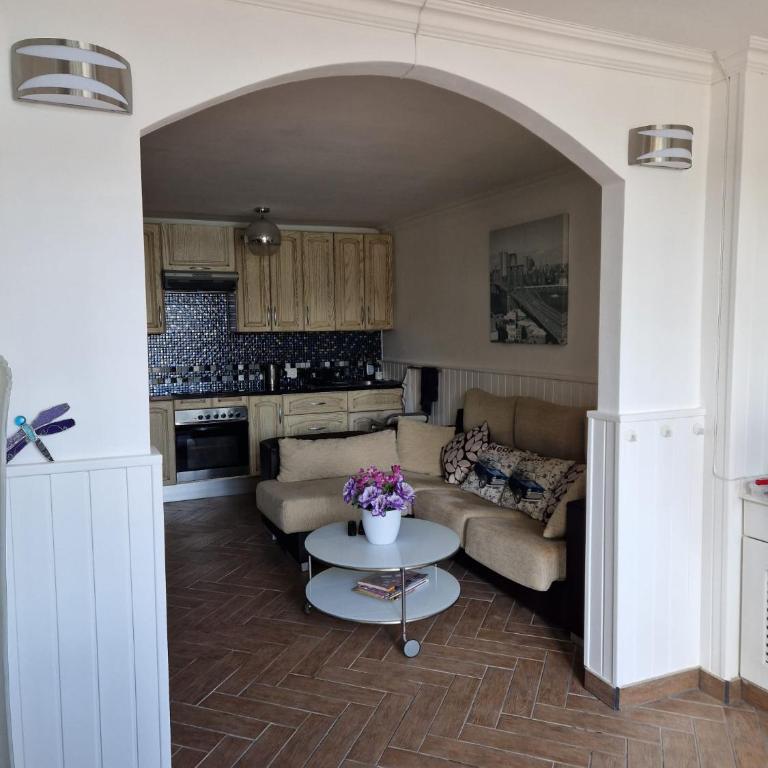 2-Bed Apt Sleeps 4 Steps out on to the Pool - Apartamento - 8