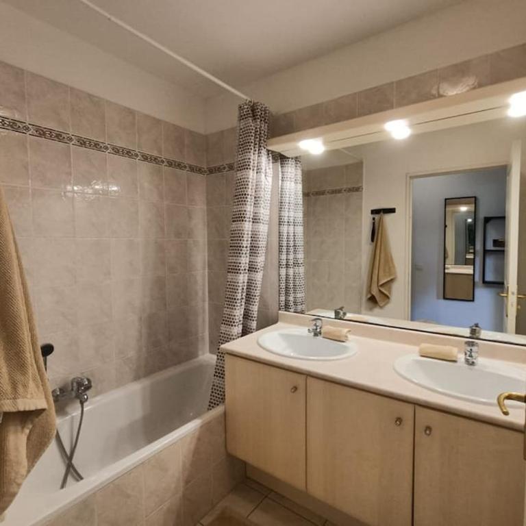 Les Calanques d'Azur - Three-Bedroom Apartment - 15