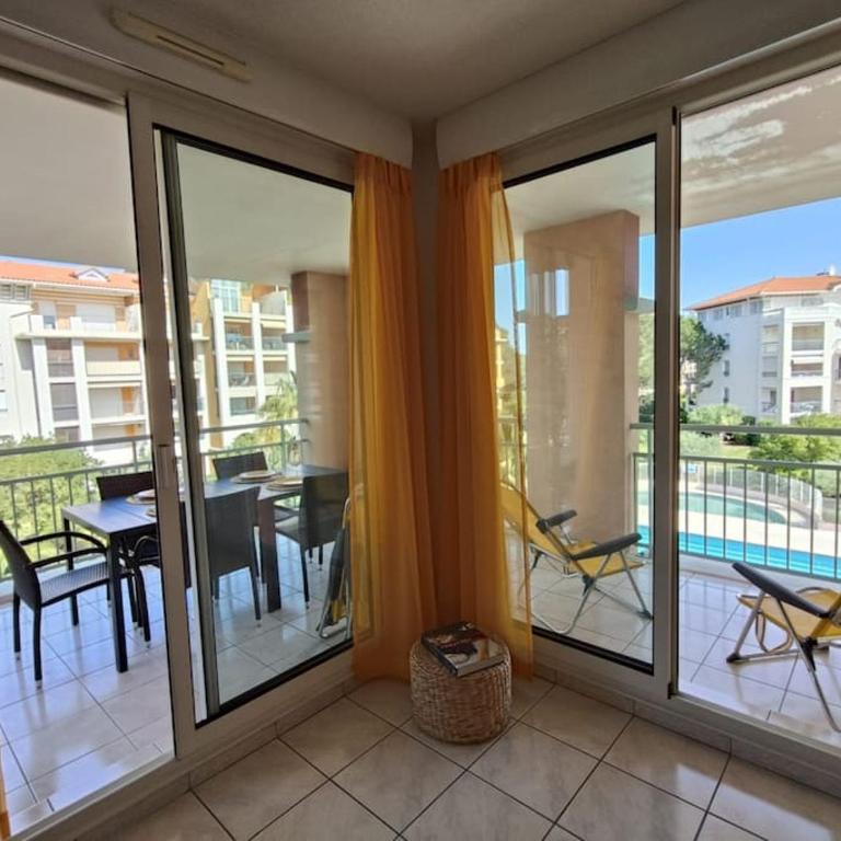 Les Calanques d'Azur - Three-Bedroom Apartment - 2