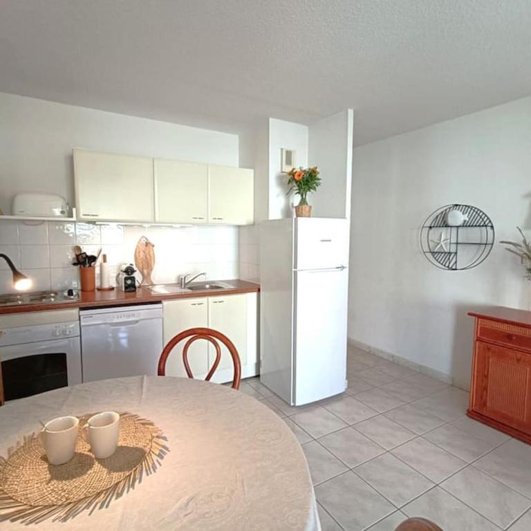 Les Calanques d'Azur - Three-Bedroom Apartment - 5