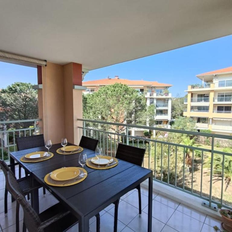 Les Calanques d'Azur - Three-Bedroom Apartment - 12