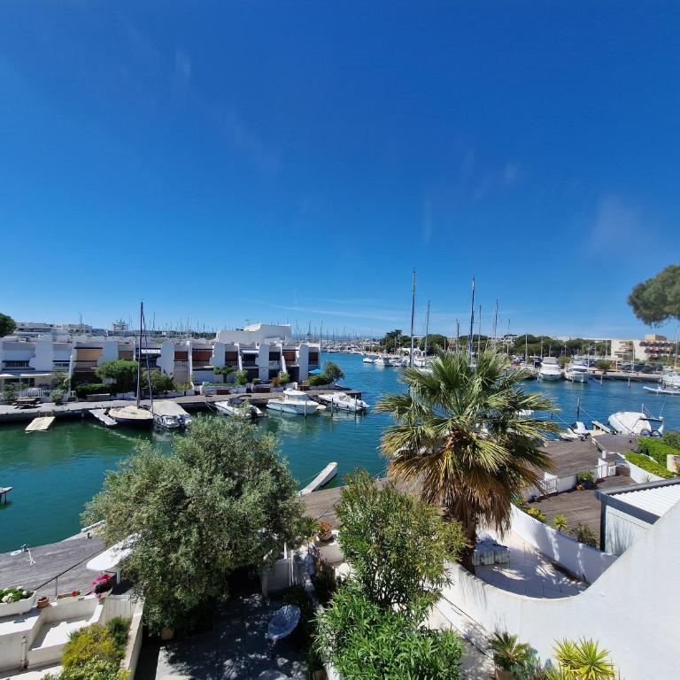 Marina Exceptionnelle - 8 pers - 120 m2 vue mer - Suites Parentales - Cinéma - Ponton - Villa - 40