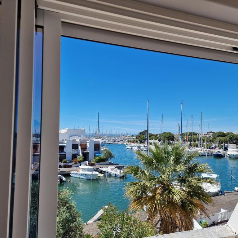 Marina Exceptionnelle - 8 pers - 120 m2 vue mer - Suites Parentales - Cinéma - Ponton - Villa - 50