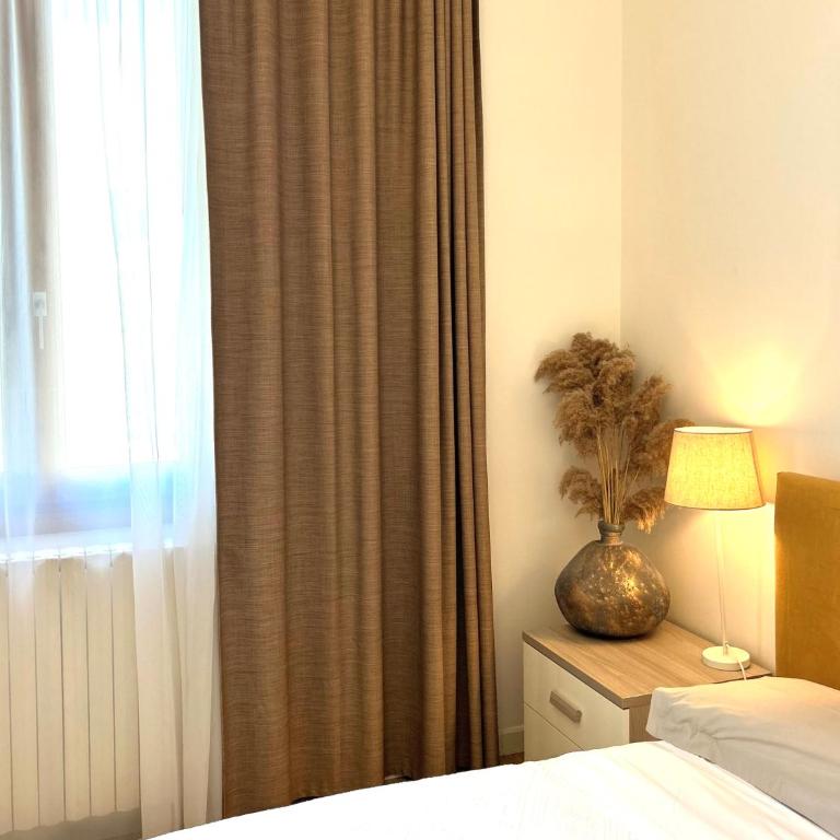 Le Tre Orchidee Florence - Camera Matrimoniale/Doppia con Letti Singoli con Bagno Privato Esterno - 1