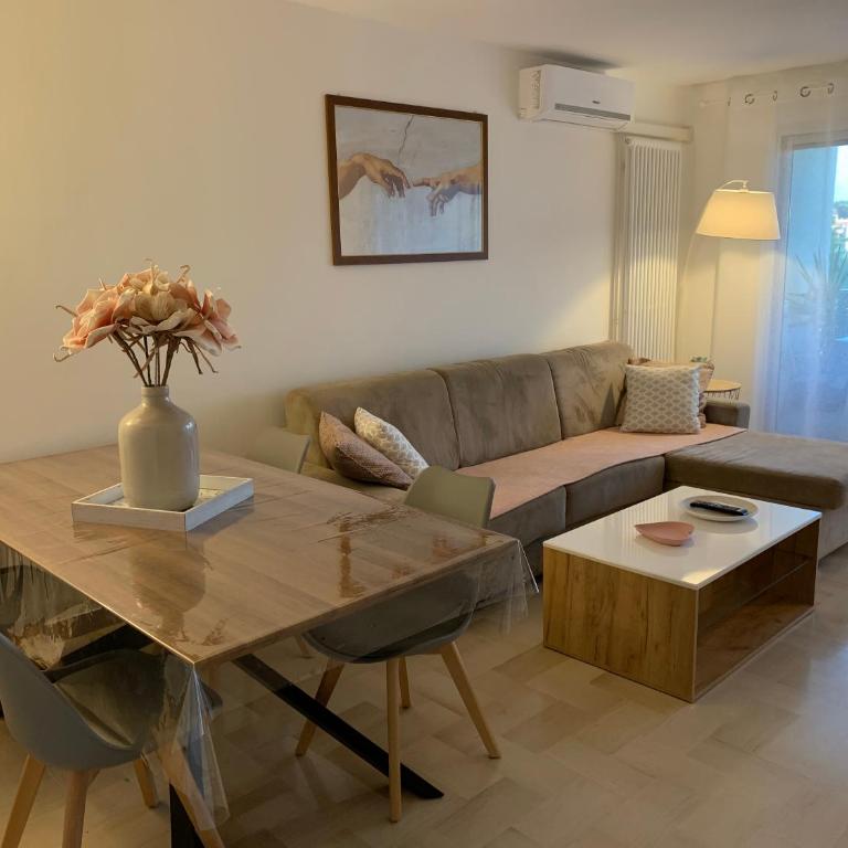 Superbe 2 pièces moderne refait à neuf, PISCINE ! - Appartement 1 Chambre - 8