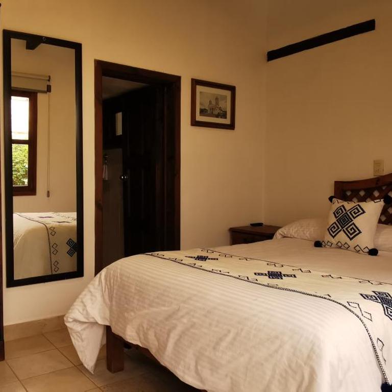 Hotel Ocho Barrios - Habitación Deluxe - 8