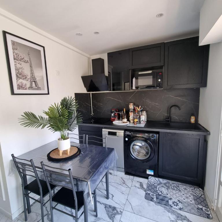 T2 neuf centre ville Saint Raphaël avec terrasse et parking gratuit, prés de la plage et commerces! - Apartment mit 1 Schlafzimmer - 12