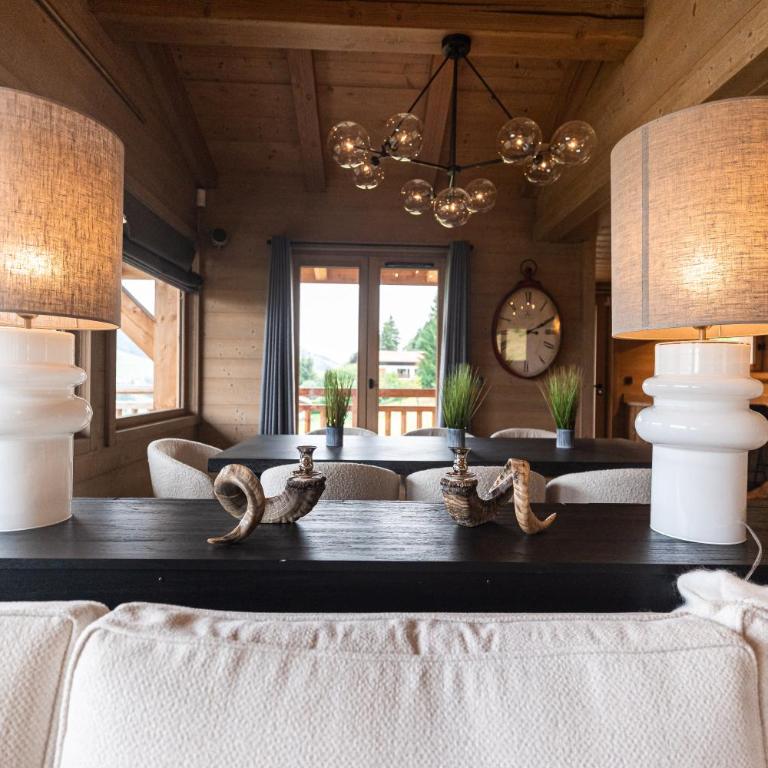 Luxury Megève Chalet, sleeps 8 with Mountain Views and Jacuzzi - Chalet - 17