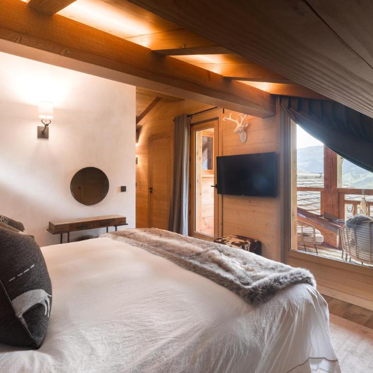 Luxury Megève Chalet, sleeps 8 with Mountain Views and Jacuzzi - Chalet - 15