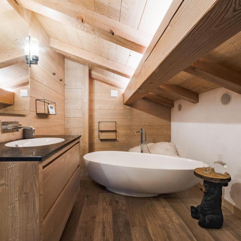 Luxury Megève Chalet, sleeps 8 with Mountain Views and Jacuzzi - Chalet - 24