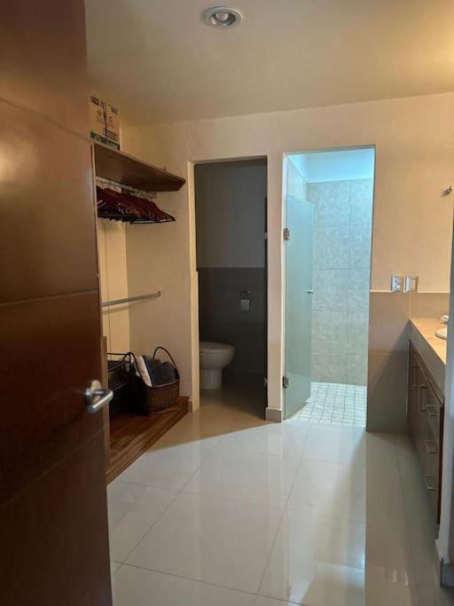 2BR condo in excellent location next to the beach - Apartamento de 2 dormitorios - 11