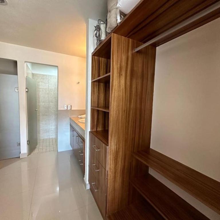 2BR condo in excellent location next to the beach - Apartamento de 2 dormitorios - 12