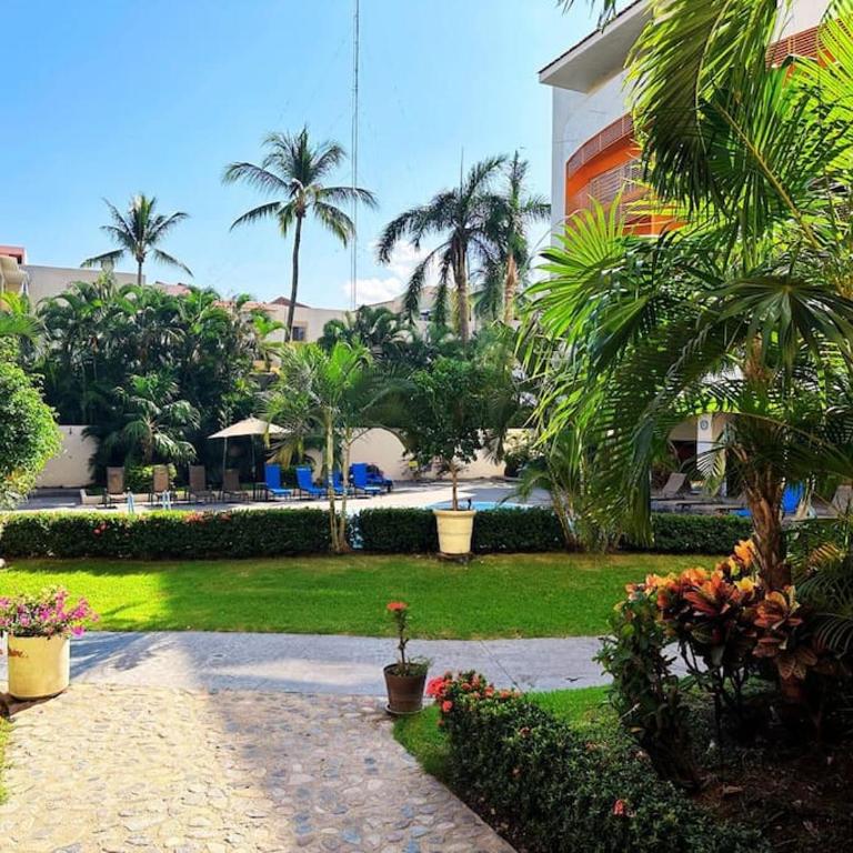 2BR condo in excellent location next to the beach - Apartamento de 2 dormitorios - 20