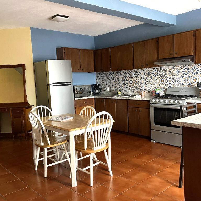Casa de la Alegria 2 apartments - Two-Bedroom House - 8