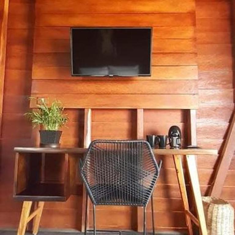 Ecoco Holbox - EcoChic - Cabañas de Madera - Holbox Retreat - Habitación con cama extragrande y vistas al jardín - 6