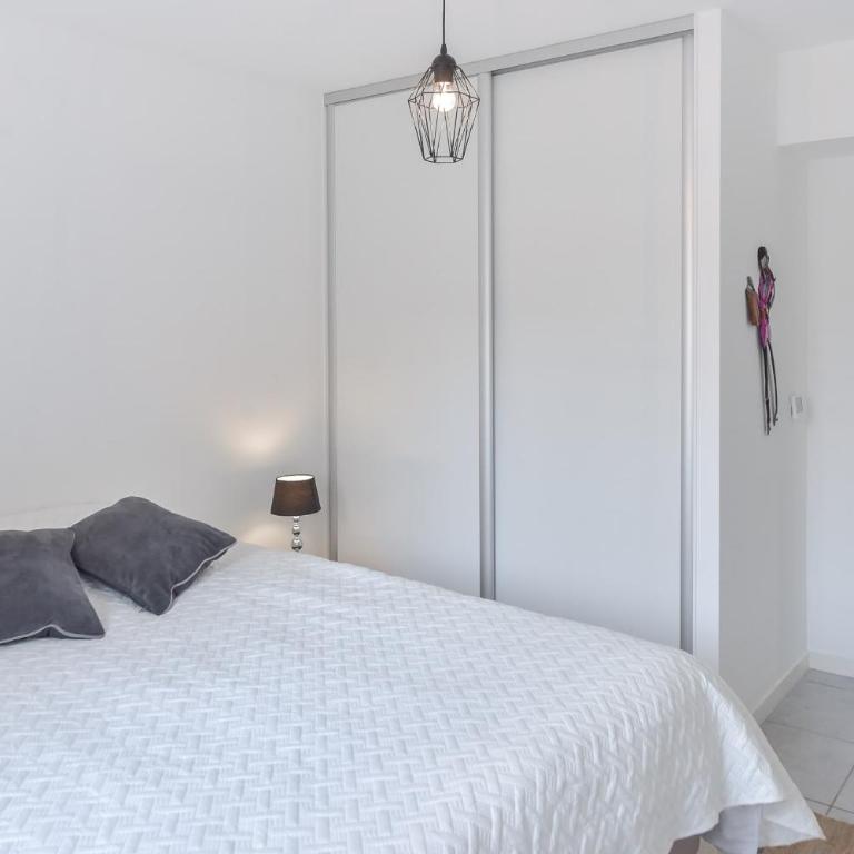 Modern apartment with swimming pool - Appartement - 3