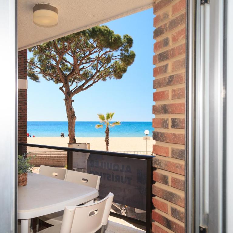 UHC Mexico Family Apartments - Two-Bedroom Apartment - 10