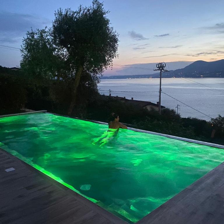 Villa Holzi - Deluxe Two-Bedroom Apartment Top Floor with King Bed, Pool, Balcony and Lake View - 37