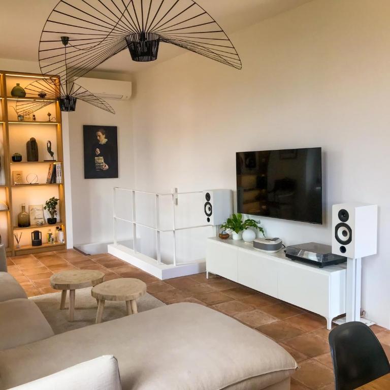 La Thébaïde - Habitación con cama extragrande y vistas al jardín - 31