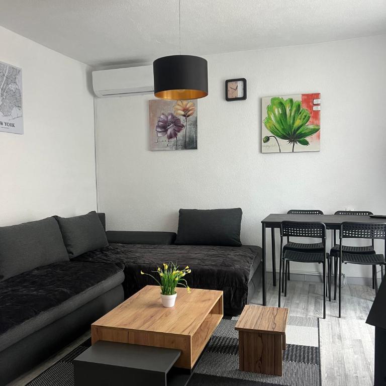 Easy Stay - Two-Bedroom Apartment - 1